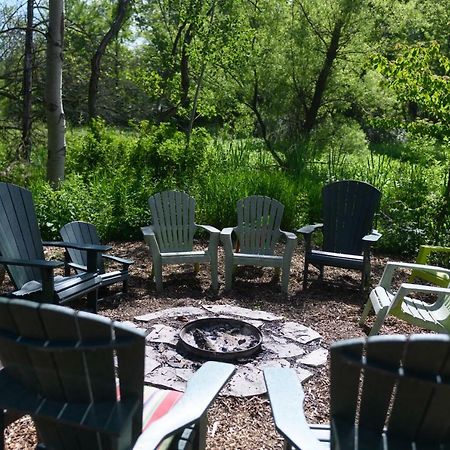 Forest Motel & Woodland Retreat Стратфорд Екстер'єр фото