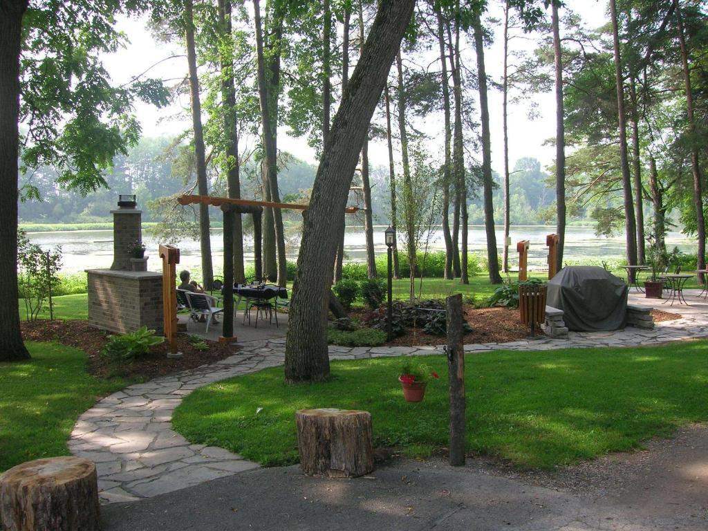 Forest Motel & Woodland Retreat Стратфорд Екстер'єр фото