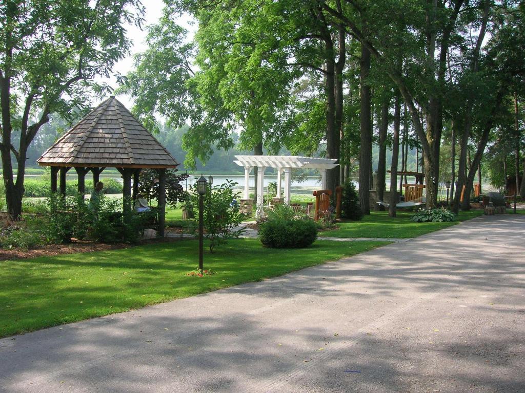 Forest Motel & Woodland Retreat Стратфорд Екстер'єр фото