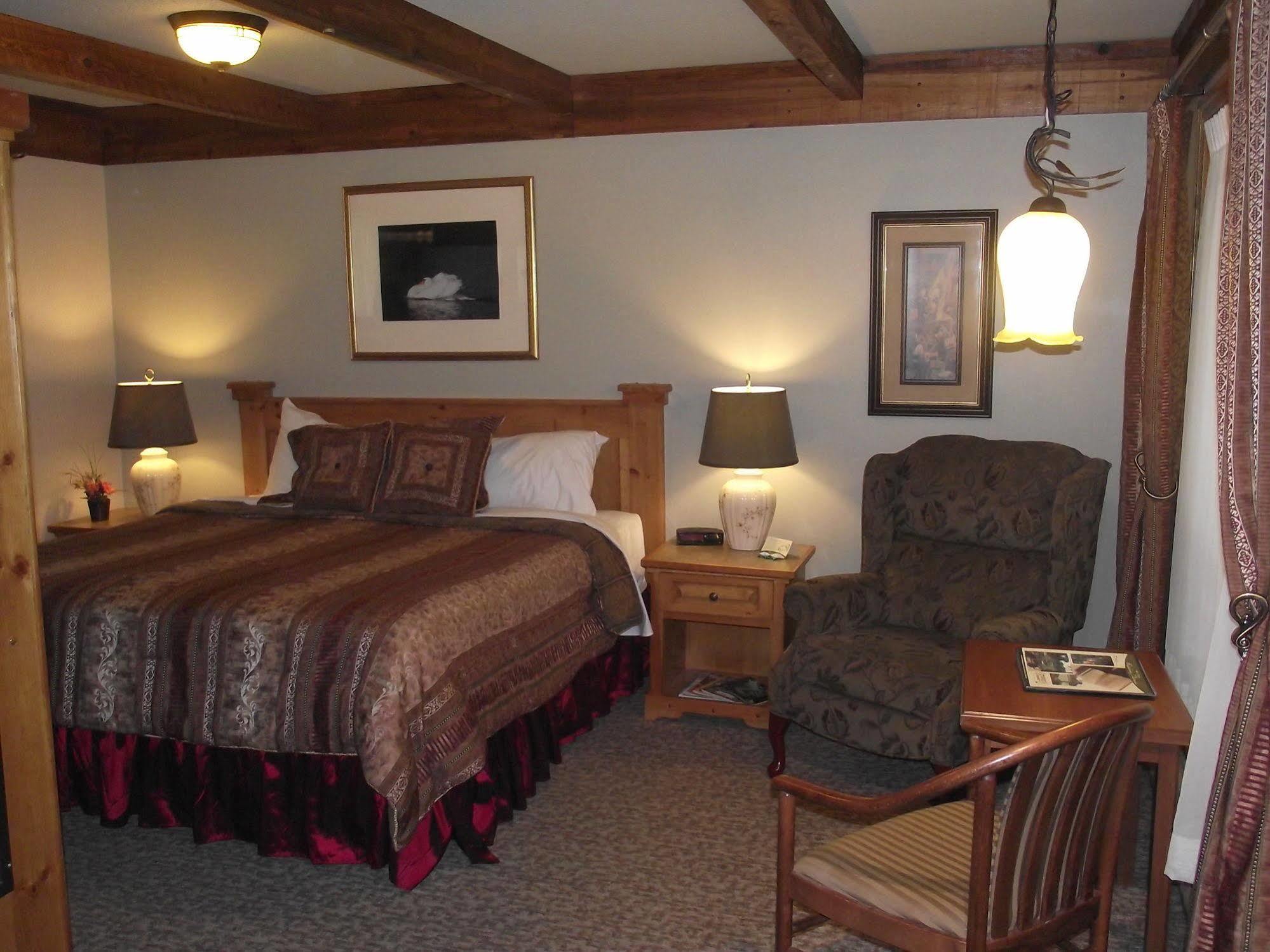 Forest Motel & Woodland Retreat Стратфорд Екстер'єр фото