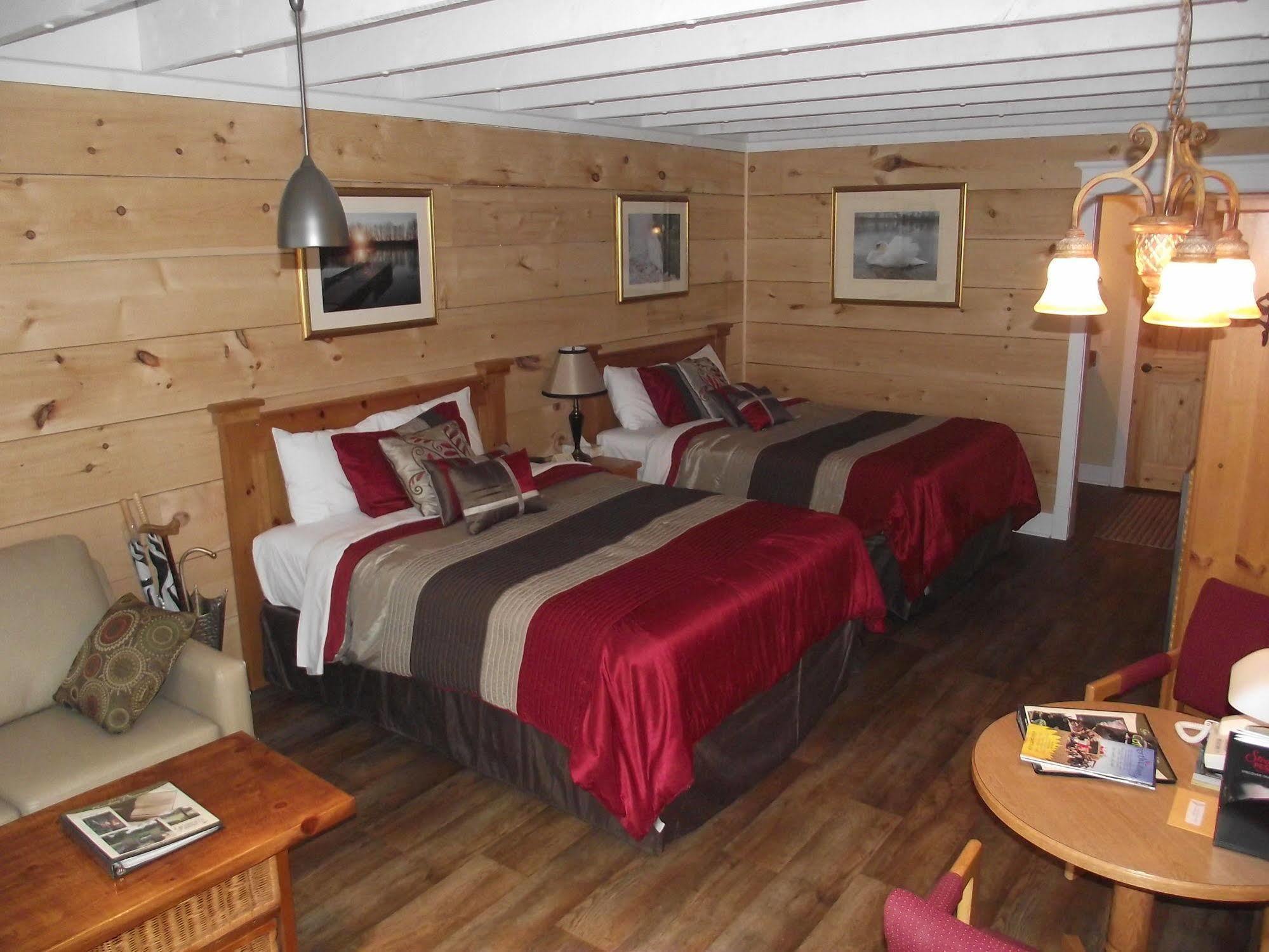 Forest Motel & Woodland Retreat Стратфорд Екстер'єр фото