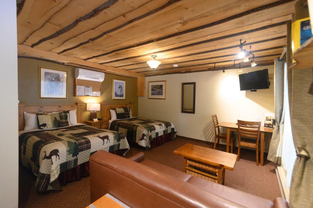 Forest Motel & Woodland Retreat Стратфорд Екстер'єр фото
